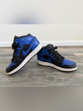 Nike Air Jordan 1 Mid 'Hyper Royal' sneakers blue kids size 5.5Y